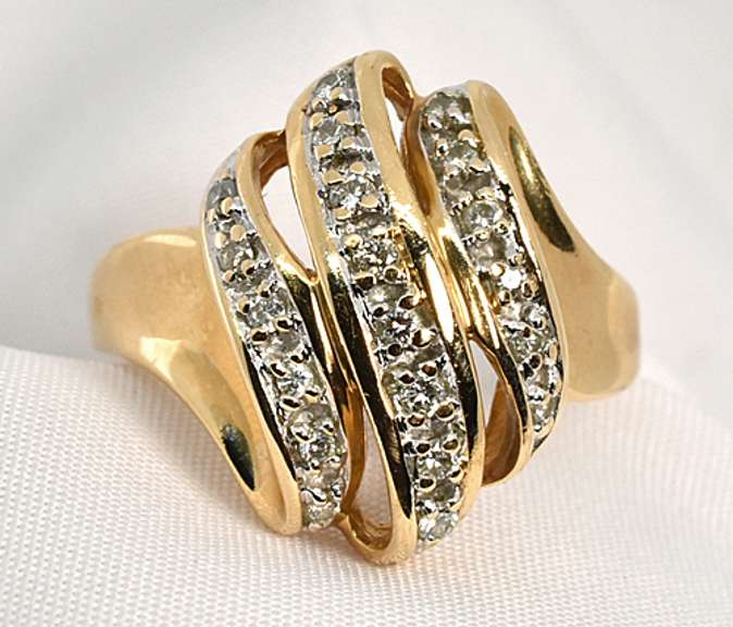 Tasteful 14k Diamond Cluster Ring