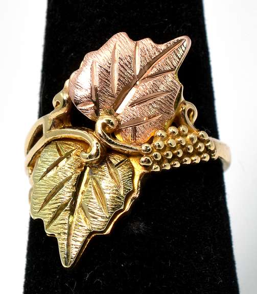 Beautiful Leaves & Grapes Ring in Two-Tone Gold