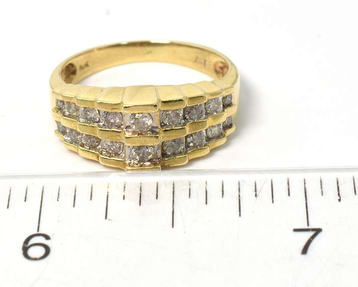 Dazzling Tiered Diamond Ring in Yellow Gold