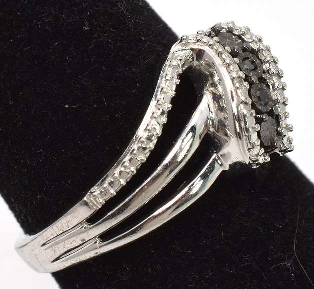 Sterling Silver White and Black Stone Ring