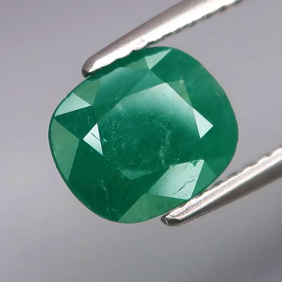 Top green UNHEATED 1.58ct Colombian Emerald