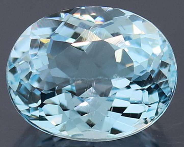Full sparkle! 10.25ct vivid sky blue Topaz