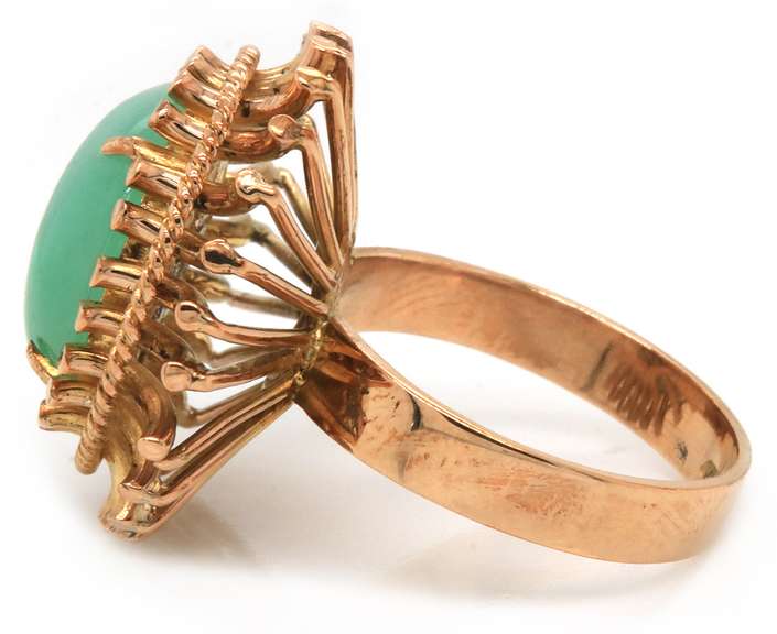 Vintage 14kt YG Cabochon Green Sunburst Jade Ring