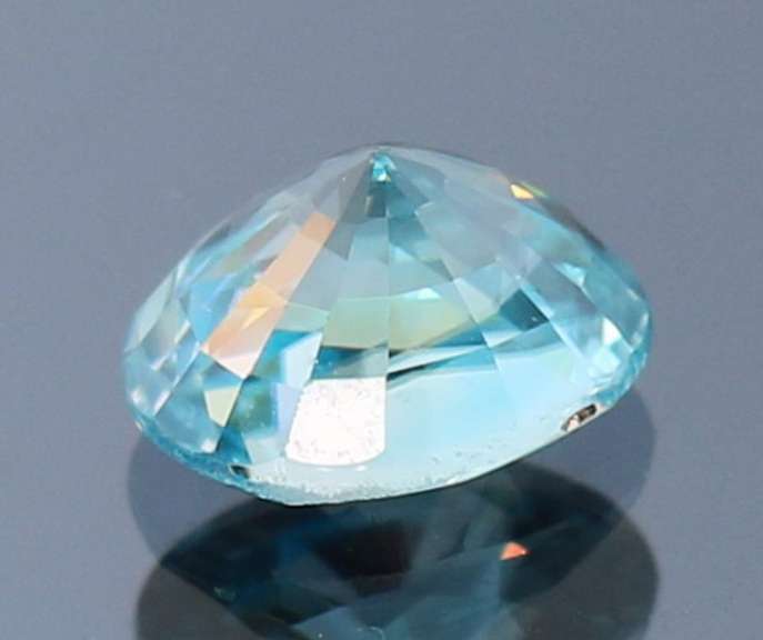 Superb flashing 2.20ct blue/blue green Cambodian Zircon