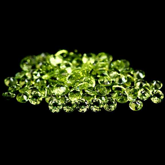 Brilliant 5.05ct set of matched diamond cut Peridot