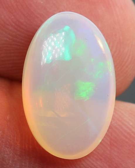 Ravishing 5.25ct snow white Welo Opal