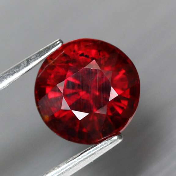 Top cherry red 2.73ct Spessartite Garnet solitaire