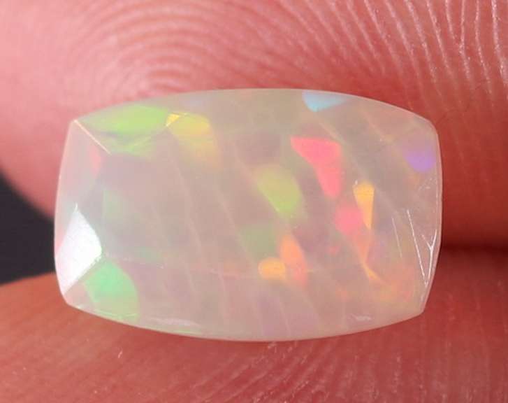 Captivating 1.97ct rare honey comb white Opal
