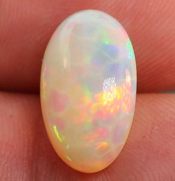Captivating 4.48ct rare honey comb white Opal