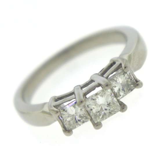 Dazzling Platinum 1ctw Diamond Ring