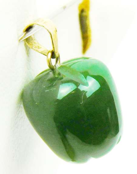 Vintage 10K Green Jade Apple Pendant