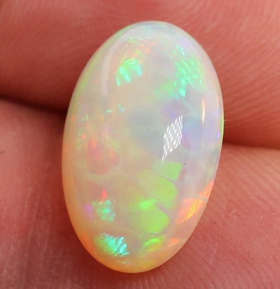 Captivating 4.48ct rare honey comb white Opal