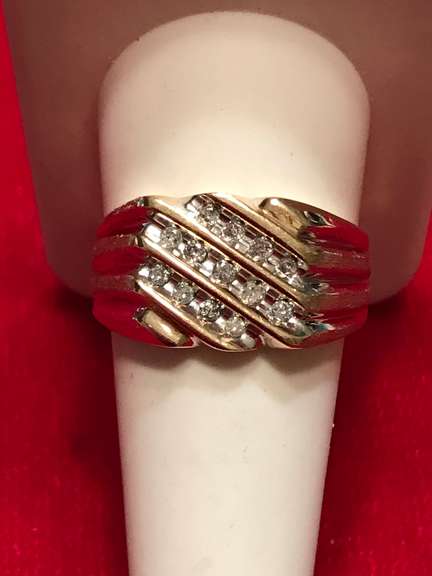 MEN’S DIAMOND RING CRAFTED IN 10K GOLD