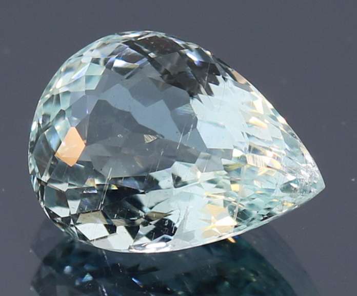 Simply ravishing 9.29ct full fire Aquamarine