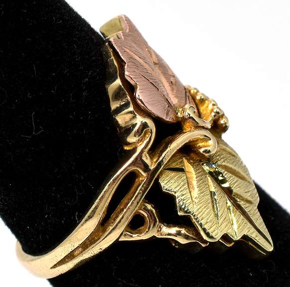 Beautiful Leaves & Grapes Ring in Two-Tone Gold