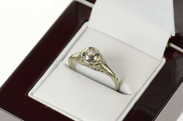 18K White Gold Art Deco Filigree Solitaire Promise Engagement Ring