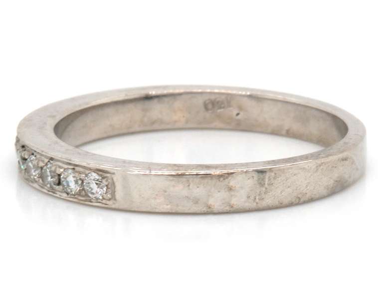 Classic 18kt WG Round Brilliant Cut Diamond Ring