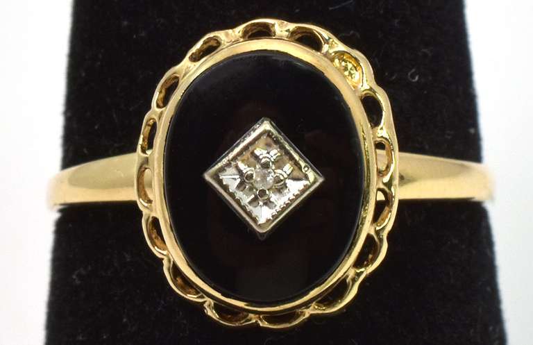 Sweet Black Onyx Ring in Yellow Gold
