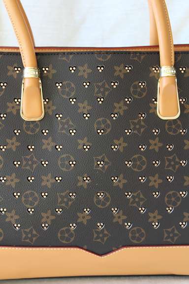 100% Fine leather Designer Bag, A Great Mothers Days Gift