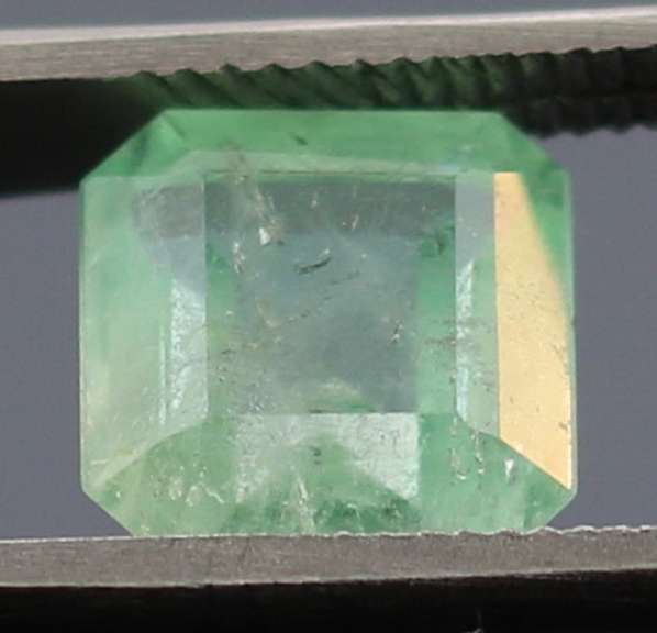 Stunning 1.51ct platinum green Colombian emerald