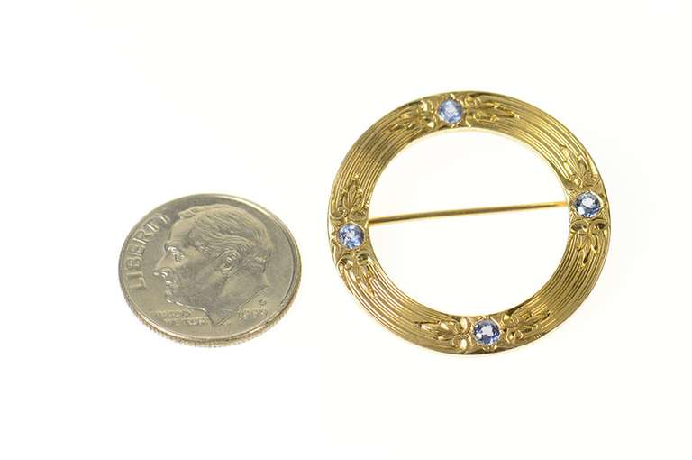 14K Yellow Gold Retro 1960's Pinstripe Syn. Sapphire Circle Pin/Brooch