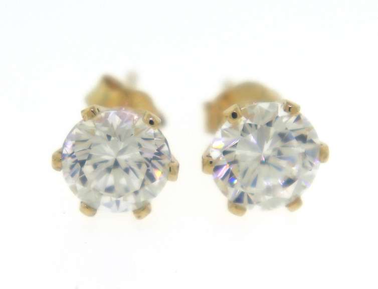 Elegant Yellow Gold Cubic Zirconia Stud Earrings