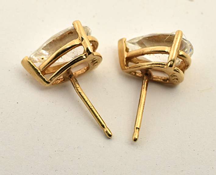 Flashy Pear Shaped CZ Studs