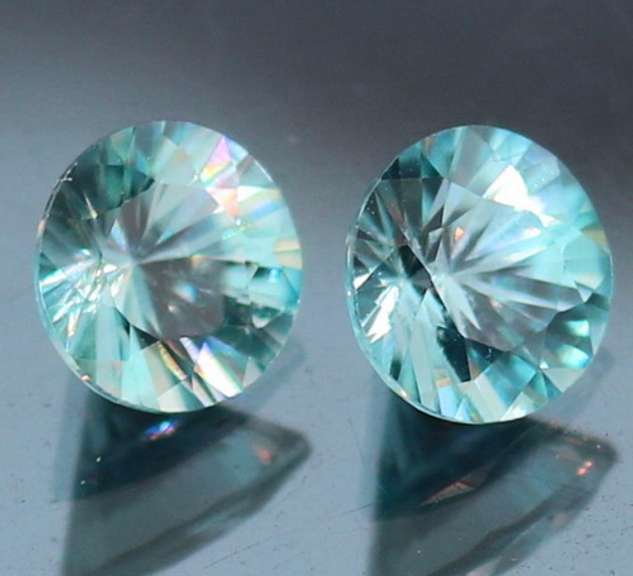 Highly prismatic! Concave cut 2.82ct Zircon set