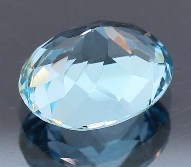 Simply stunning 6.36ct 10x12mm vivid sky blue Topaz