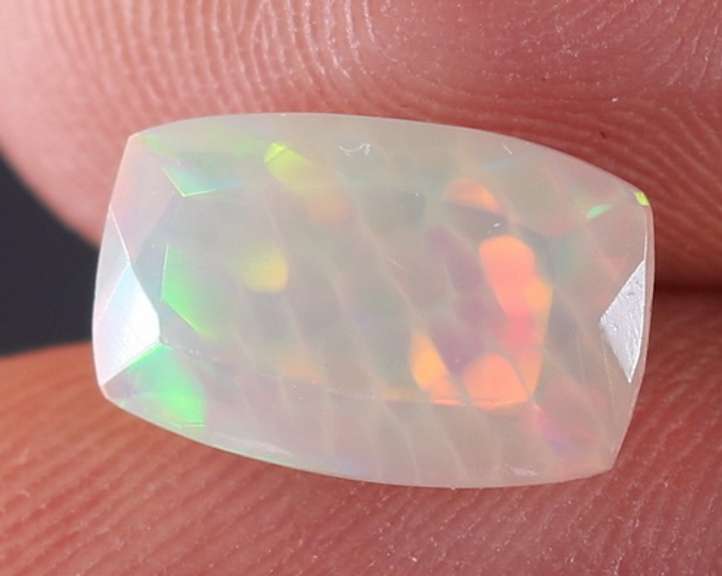 Captivating 1.97ct rare honey comb white Opal