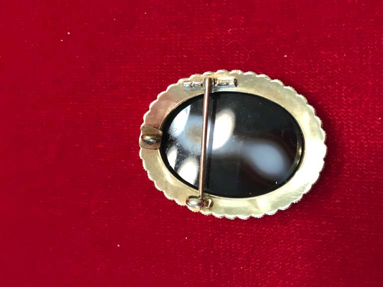 14k gold brooch with black cameo and pearls
