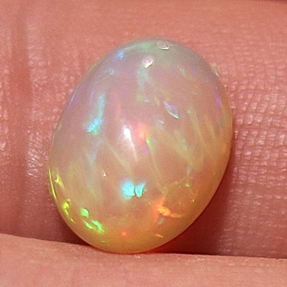 Shimmering 3.43ct multi patterned Welo Opal