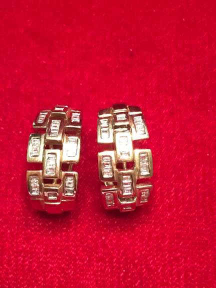 LADIES 14K YELLOW GOLD AND DIAMOND EARRINGS