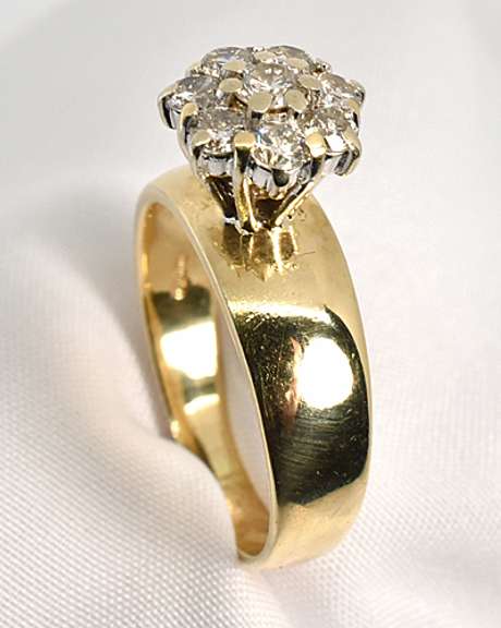 Sparkling Traditional Diamond Cluster Ring