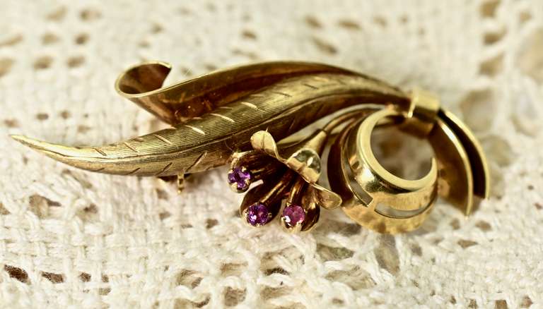 Charming Vintage Tiffany 18K Brooch with Rubies