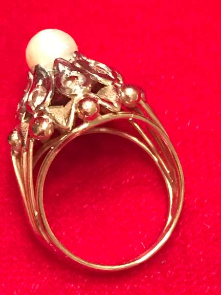 ladies 18k yellow gold diamond and pearl pyramid ring