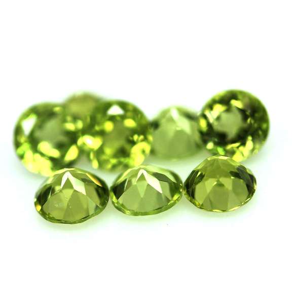 Fantastic 3.27ct 4.5mm round brilliant cut Peridot set
