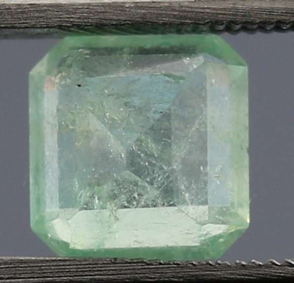 Stunning 1.51ct platinum green Colombian emerald