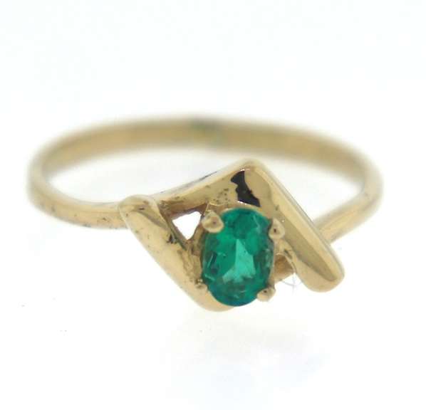 Fancy 18kt Emerald in Freeform Ring