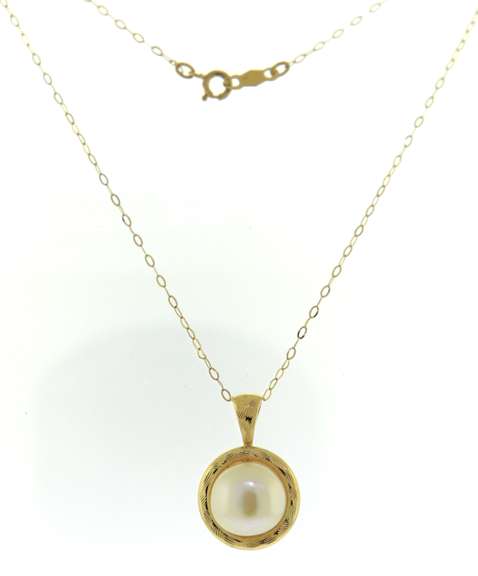 Elegant Fresh water Pearl Pendant on Chain