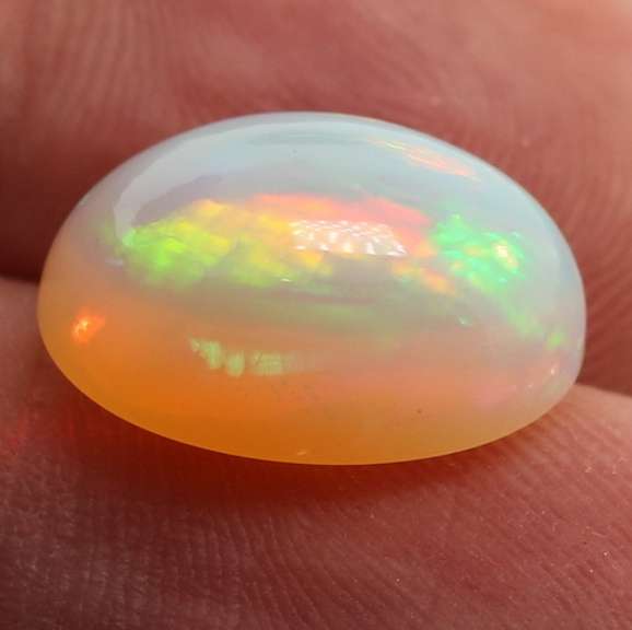 Ravishing 6.19ct snow white Welo Opal