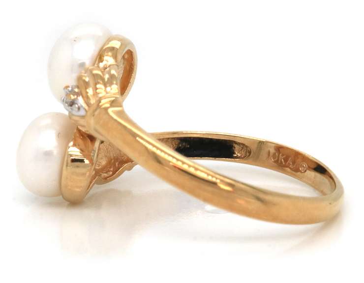Classy 10kt YG Fresh Water Pearl Bypass Ring