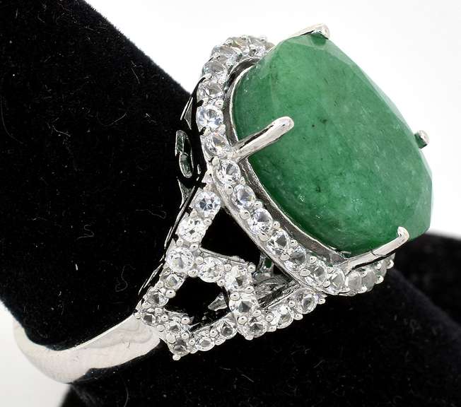 Terrific 8.00CTS Natural Emerald & White Sapphire Ring in Sterling Silver