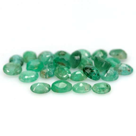 Rich emerald green 6.99ct 26pc emerald set