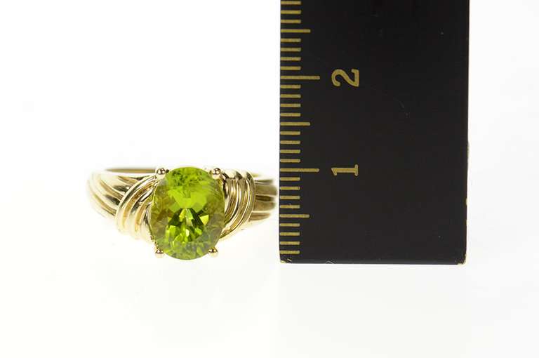 10K Yellow Gold Spiral Twist Pattern Peridot Solitaire Ring