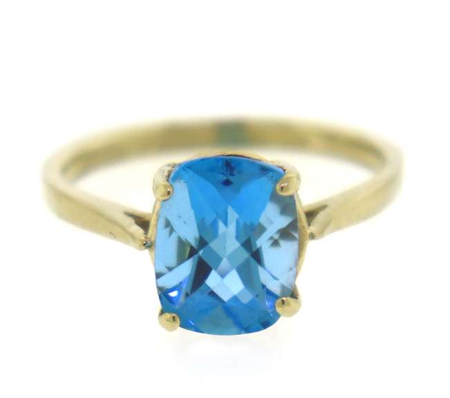 Handsome Yellow Gold Oval Blue Topaz Ring