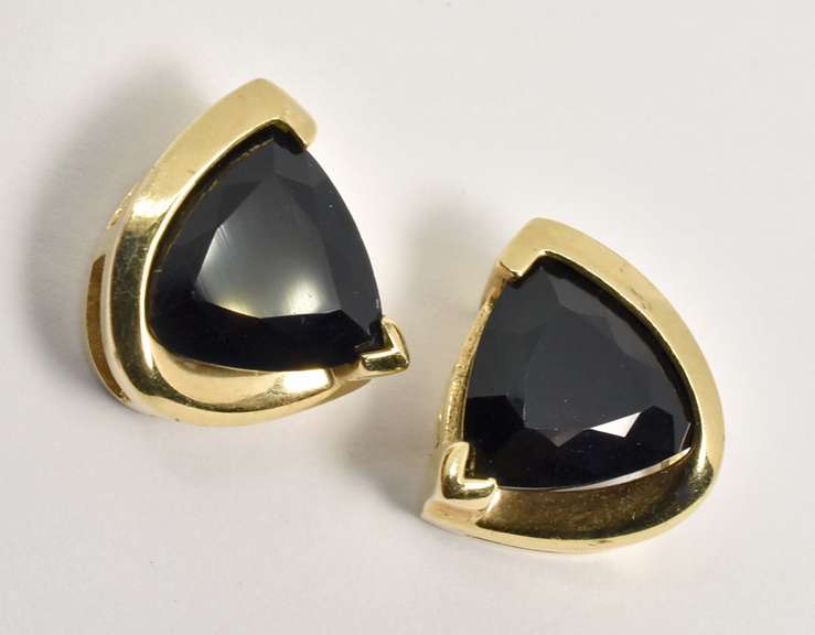 Chic 14k Trillion Cut Black Onyx Earrings