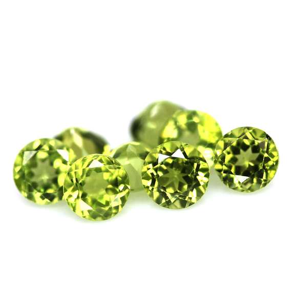 Fantastic 3.27ct 4.5mm round brilliant cut Peridot set