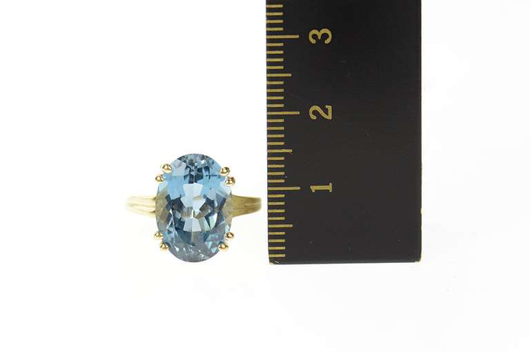 10K Yellow Gold Retro Classic Oval Blue Topaz Cocktail Ring