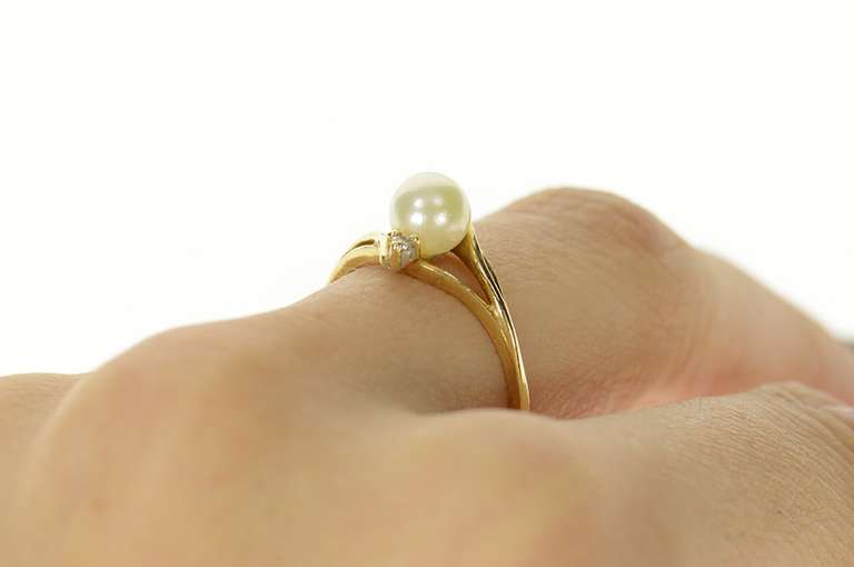 14K Yellow Gold Diamond Accent Pearl Classic Statement Ring